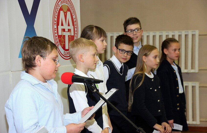 Пятиклассники прочитали вслух книгу Виталия Коржикова «Веселое мореплавание Солнышкина»