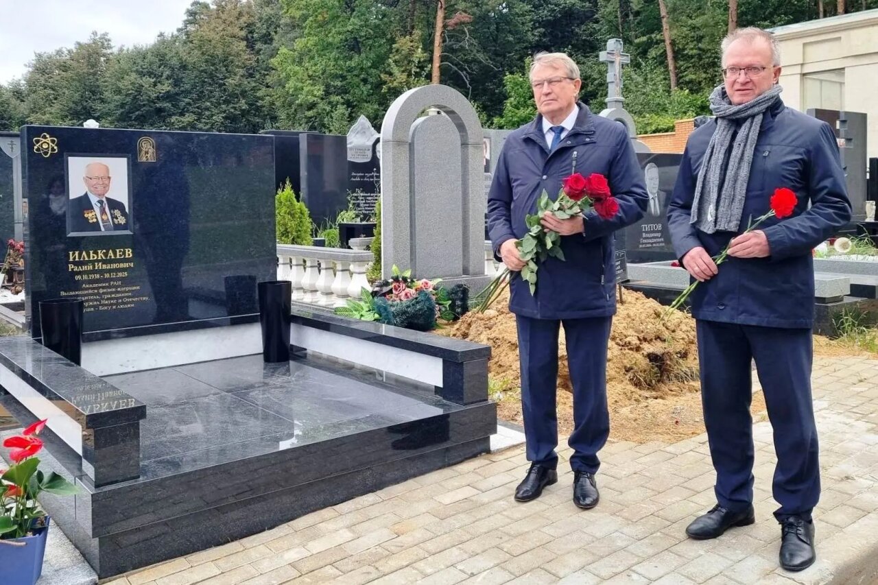 На Троекуровском кладбище открыли мемориальный комплекс академику РАН Радию Илькаеву